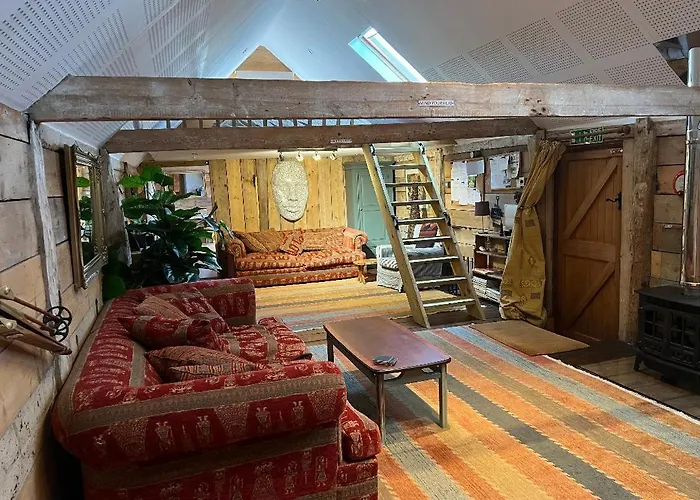 Quirky Barn Conversion Crowhurst Battle