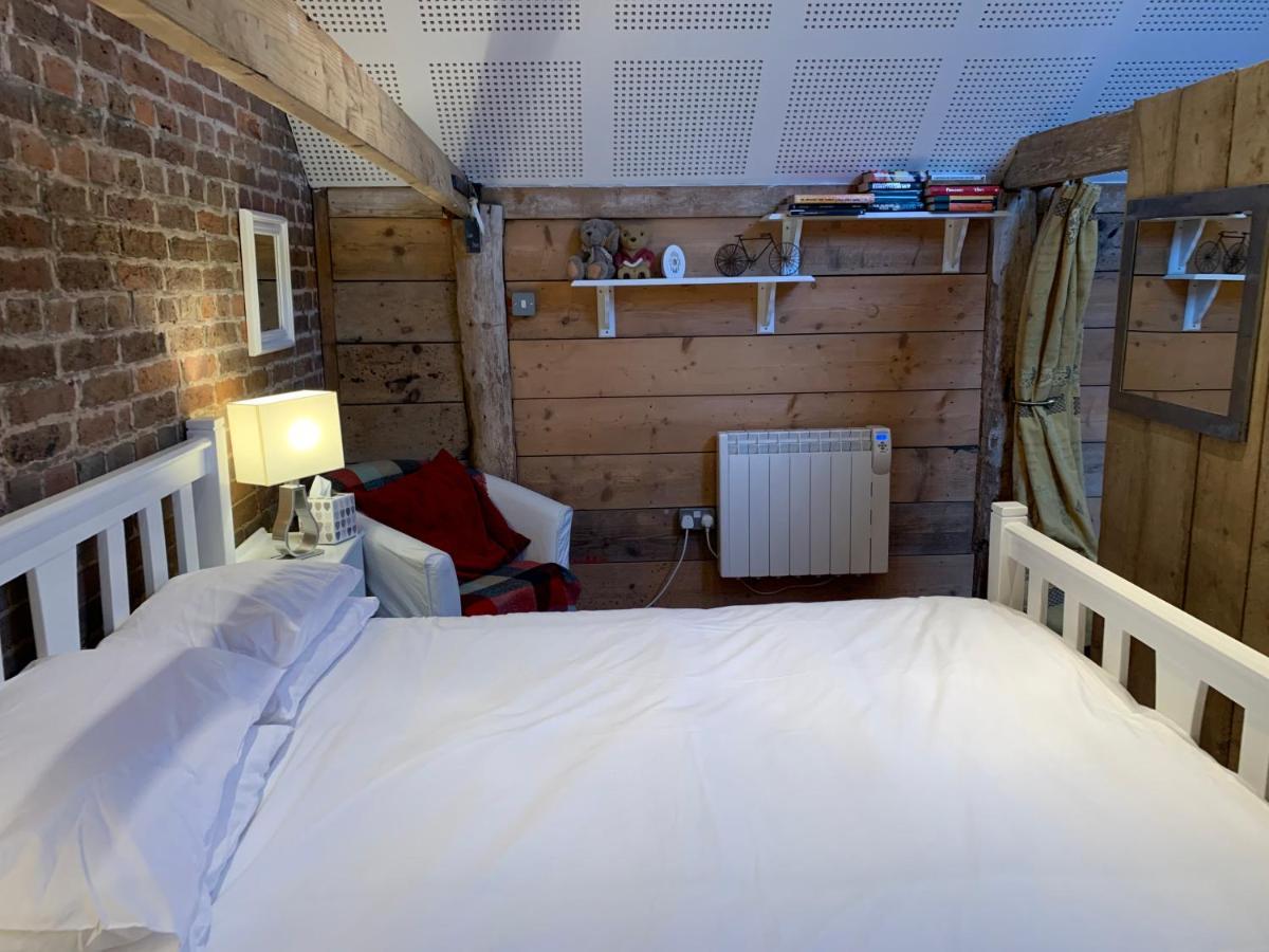 Quirky Barn Conversion Crowhurst Battle *